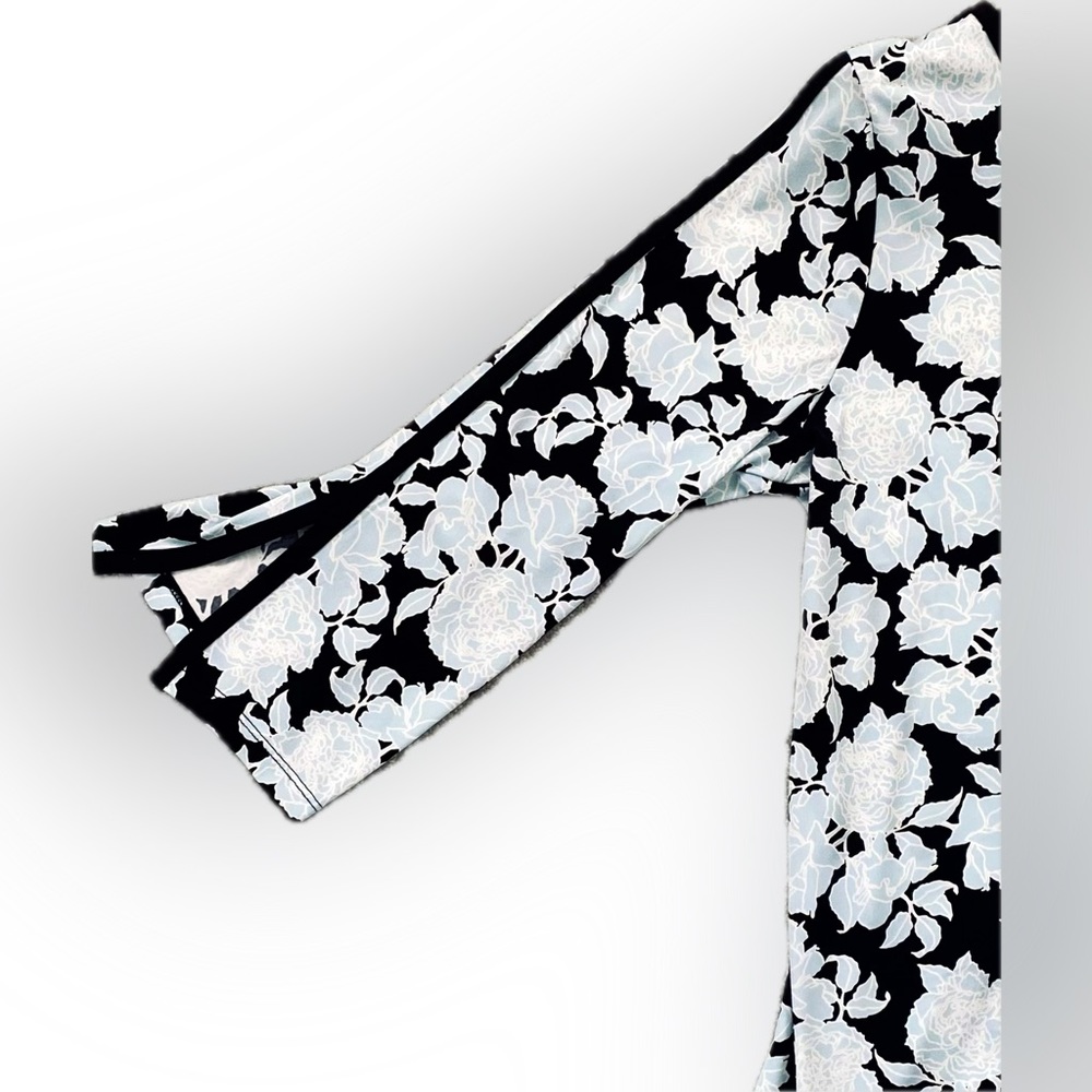 🩵Jones New York ~ Light Blue & White Floral~Black Piping Tunic Top, 3/4 Sleeve